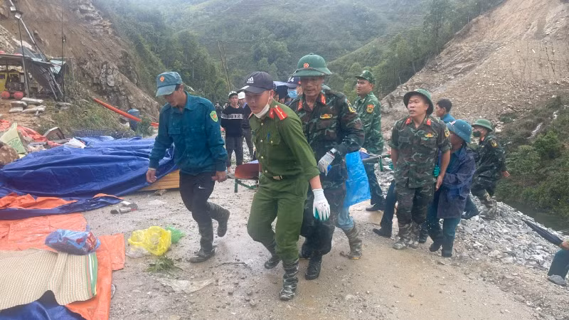 Vụ sạt lở đất tại xã Sì Lở Lầu huyện Phong Thổ làm 5 người chết, 4 người bị thương.