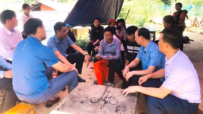 Chính quyền địa phương thăm hỏi, động viên thân nhân các nạn nhân.