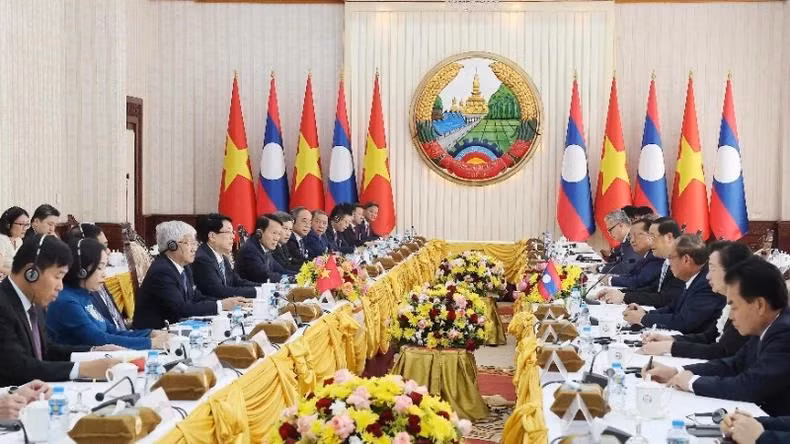 Chủ tịch nước Lương Cường hội kiến Thủ tướng Chính phủ Lào Sonexay Siphandone. (Ảnh: TTXVN)