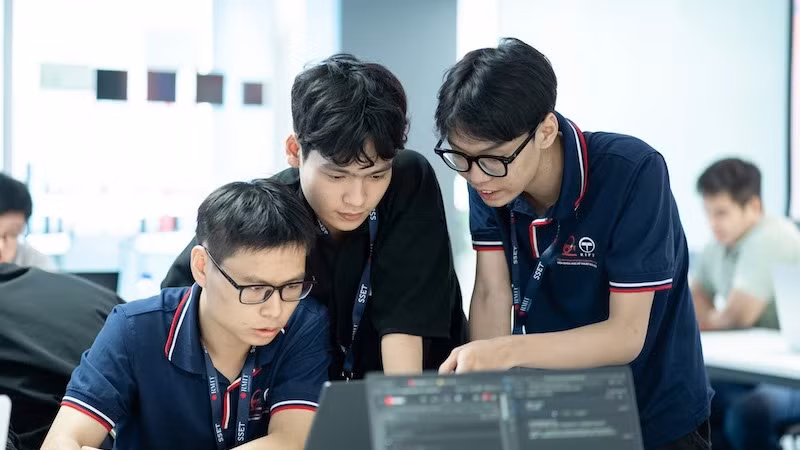 Sinh viên Học viện Công nghệ Bưu chính Viễn thông.