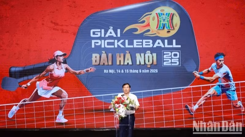 Ông Nguyễn Tiến Dũng - Phó Tổng Giám đốc Đài Hà Nội, Trưởng Ban Tổ chức "Giải Pickleball Đài Hà Nội 2025" phát biểu tại buổi họp báo. 