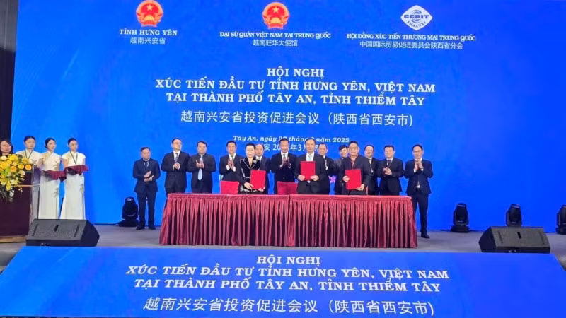 Ký kết Bản ghi nhớ giữa tỉnh Hưng Yên với Liên danh các nhà đầu tư.