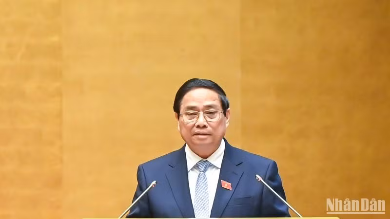 Thủ tướng Phạm Minh Chính trình bày Báo cáo của Chính phủ tại phiên khai mạc Kỳ họp. (Ảnh: DUY LINH)