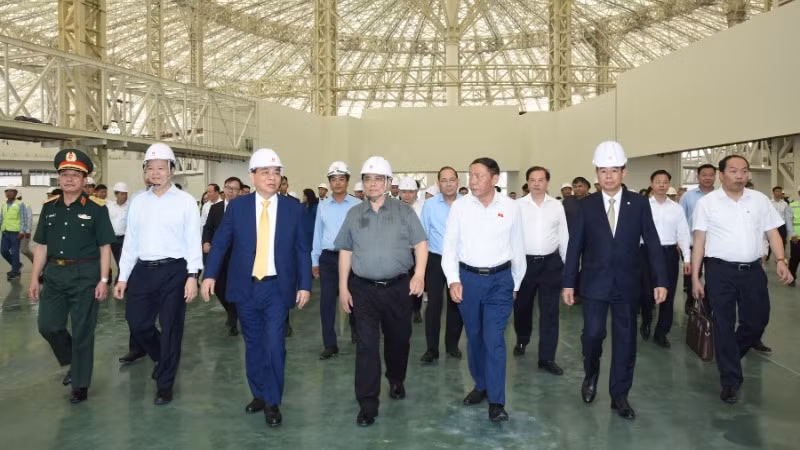Thủ tướng Phạm Minh Chính thị sát công trình Trung tâm Hội chợ Triển lãm quốc gia. (Ảnh: TRẦN HẢI)