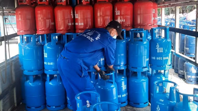 Giá gas bán lẻ tăng tháng thứ 3 liên tiếp do giá gas nhập khẩu tăng giá mạnh. 