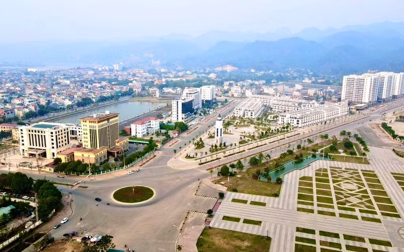 Một góc thành phố Hòa Bình. Ảnh: TRẦN HẢO Một góc thành phố Hòa Bình. Ảnh: TRẦN HẢO