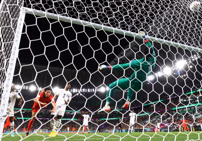 Hàn Quốc gỡ hòa 2-2. (Ảnh: Reuters)