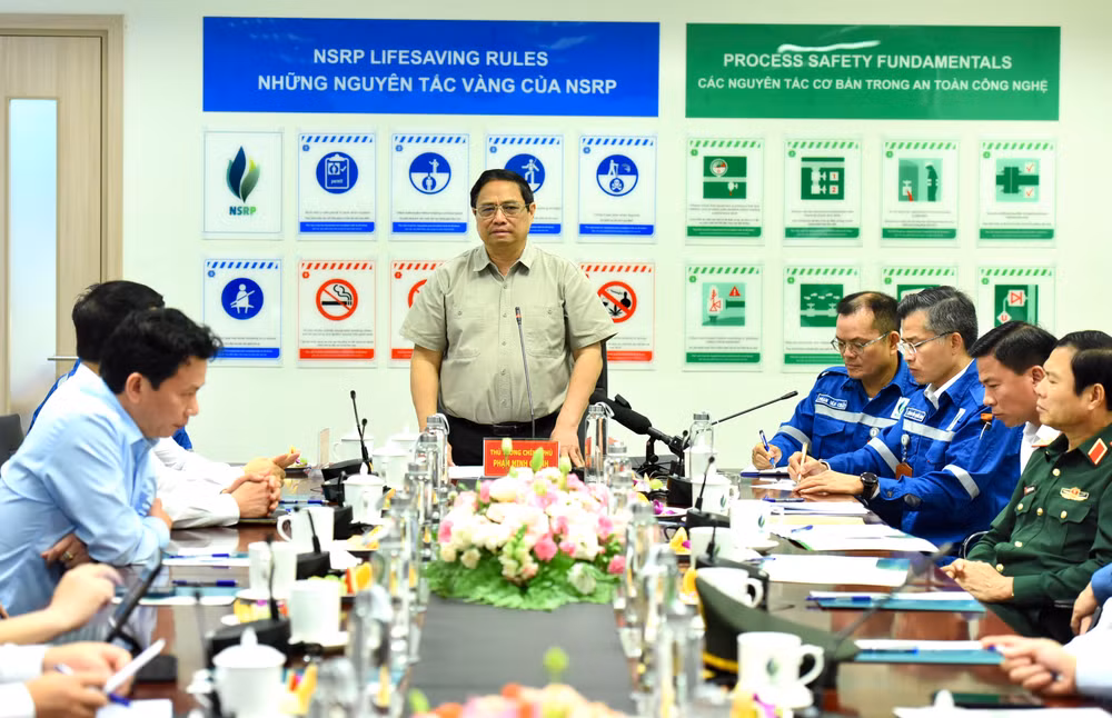 Quang cảnh buổi làm việc. Quang cảnh buổi làm việc.