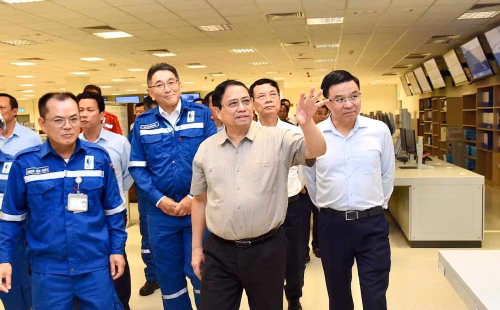 Thủ tướng Phạm Minh Chính kiểm tra công tác vận hành Nhà máy lọc hóa dầu Nghi Sơn.
