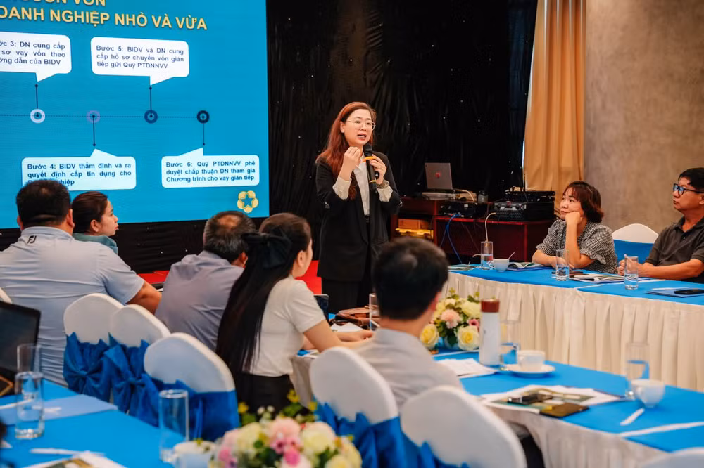Bà Nguyễn Thị Kim Phượng - Phó Giám đốc Ban Khách hàng doanh nghiệp BIDV – phát biểu tại Diễn đàn. Bà Nguyễn Thị Kim Phượng - Phó Giám đốc Ban Khách hàng doanh nghiệp BIDV – phát biểu tại Diễn đàn.