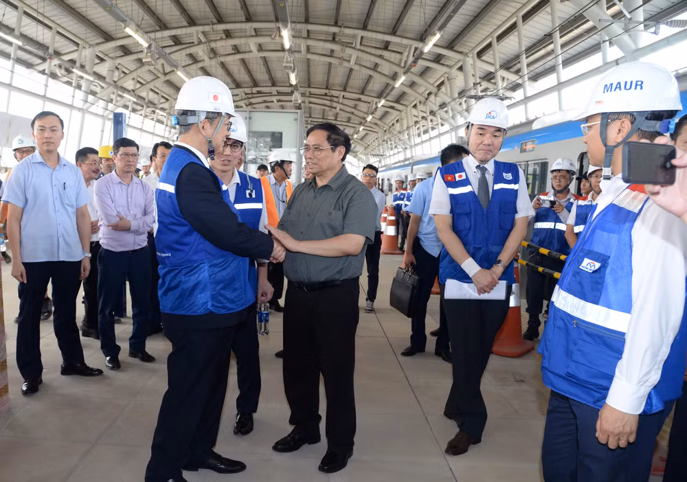 Thủ tướng Phạm Minh Chính trao đổi, cảm ơn Đại sứ Nhật Bản tại Việt Nam Yamada Takio.