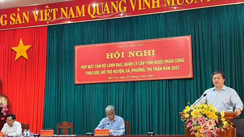 Đồng chí Lê Đức Thọ, Ủy viên Trung ương Đảng, Bí thư Tỉnh ủy Bến Tre phát biểu tại Hội nghị.