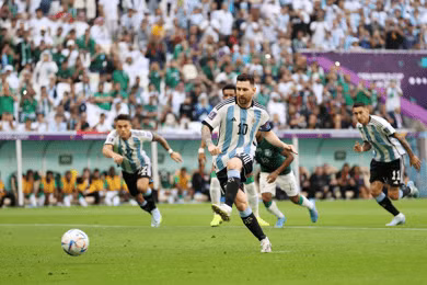 Thủ quân Argentina Lionel Messi thực hiện thành công quả phạt 11m. (Nguồn: Fifa) Thủ quân Argentina Lionel Messi thực hiện thành công quả phạt 11m. (Nguồn: Fifa)