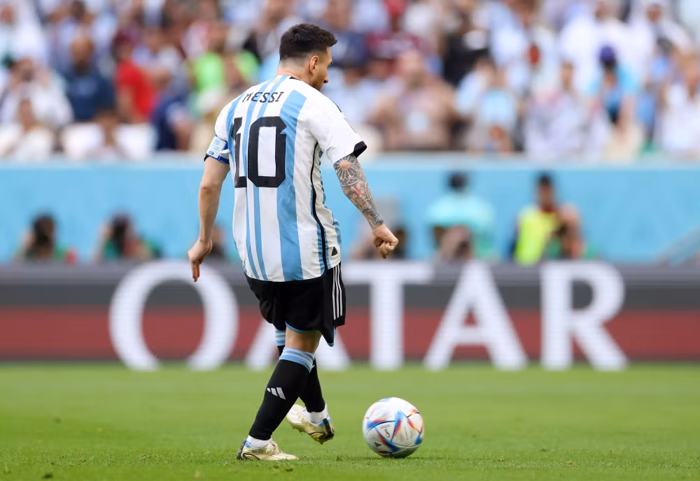 Messi làm rung lưới đối thủ trong tình huống việt vị. (Nguồn: Fifa) Messi làm rung lưới đối thủ trong tình huống việt vị. (Nguồn: Fifa)