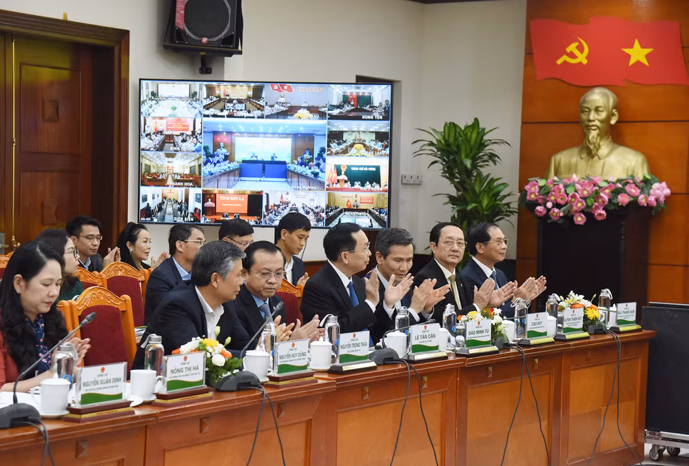 Đại diện lãnh đạo các bộ, ban, ngành tham dự hội nghị. Đại diện lãnh đạo các bộ, ban, ngành tham dự hội nghị.