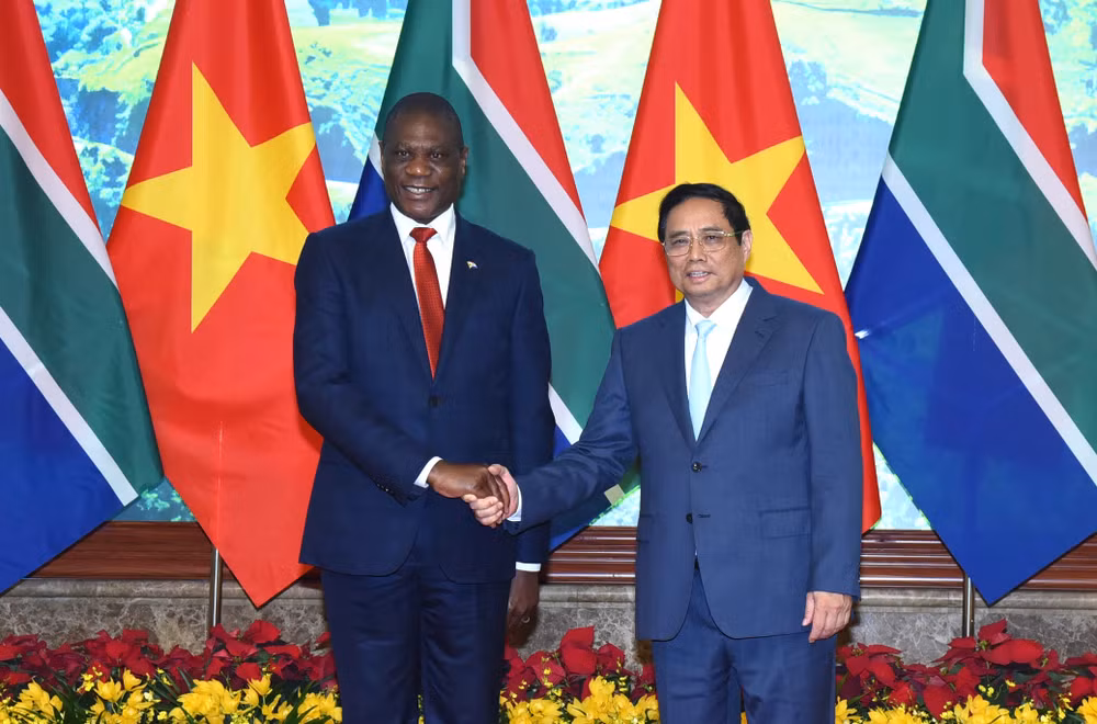 Thủ tướng Phạm Minh Chính tiếp Phó Tổng thống Cộng hòa Nam Phi Paul Mashatile. 