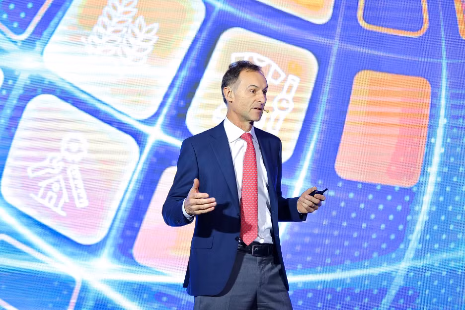 Eric Broussard, Phó Chủ tịch Tập đoàn Amazon, Khối Đối tác bán hàng quốc tế phát biểu tại sự kiện.