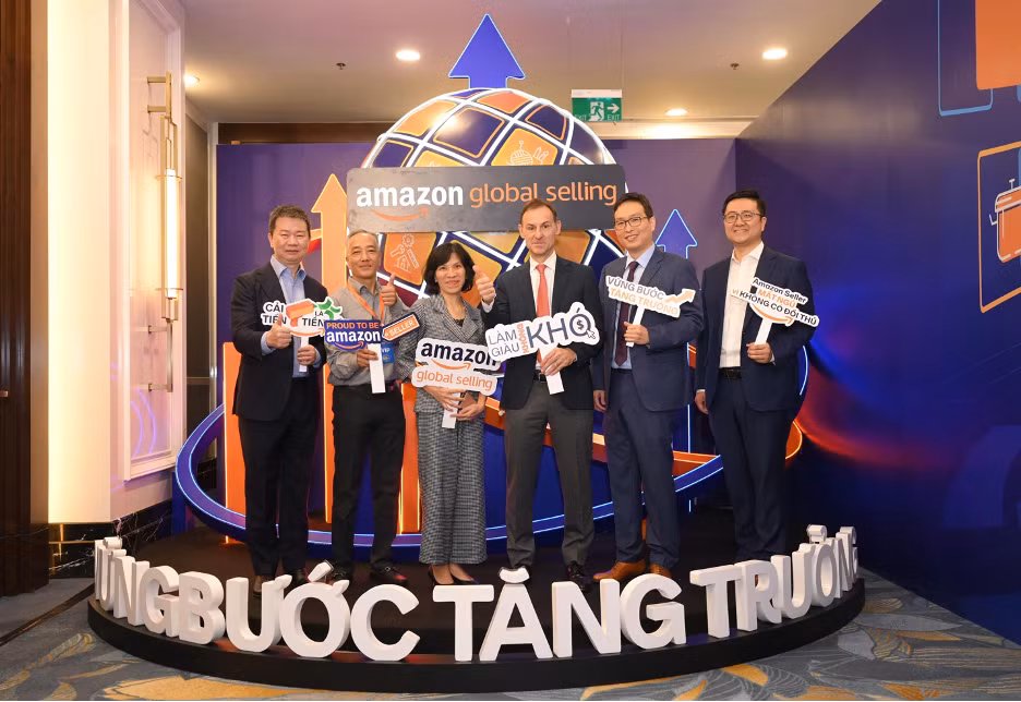 Amazon - sàn thương mại điện tử lớn nhất thế giới cam kết hỗ trợ các doanh nghiệp thuộc mọi quy mô bắt đầu kinh doanh và xây dựng thương hiệu toàn cầu.
