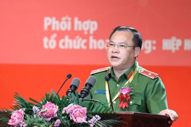 Thiếu tướng Nguyễn Văn Long phát biểu khai mạc triển lãm.