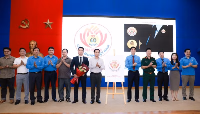 Công bố biểu trưng Đại hội XIII Công đoàn Việt Nam.