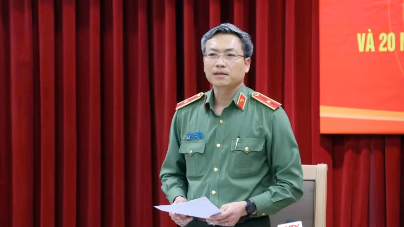 Thiếu tướng Nguyễn Quốc Toản, Chánh văn phòng Bộ Công an, chủ trì họp báo.