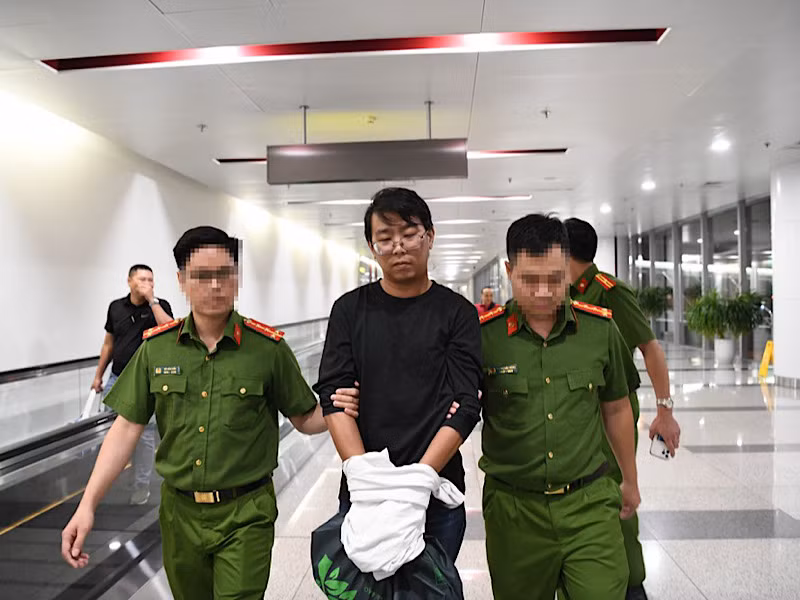 Cơ quan Công an dẫn giải đối tượng Nguyễn Tuấn Thanh về Việt Nam để xử lý.