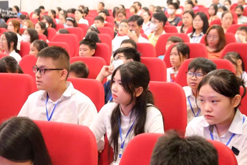 Con em công nhân, viên chức, lao động Thủ đô tham dự Hội nghị. Con em công nhân, viên chức, lao động Thủ đô tham dự Hội nghị.