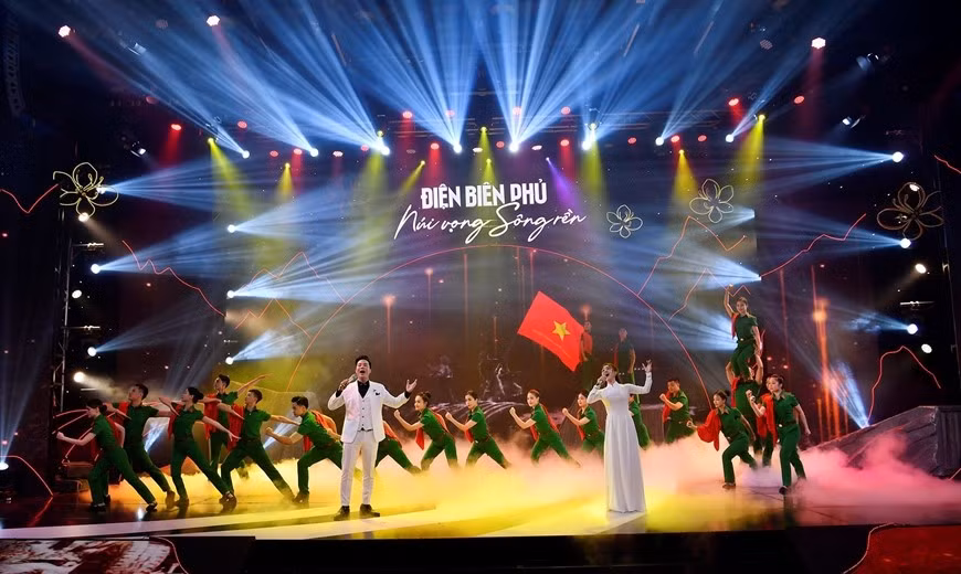 Chương trình được dàn dựng công phu, đặc sắc.
