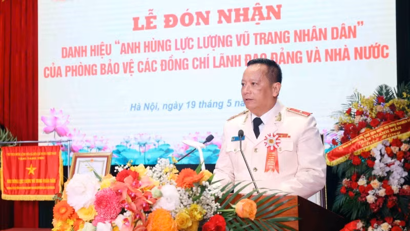 Thiếu tướng Phạm Thanh Hùng, Tư lệnh Bộ Tư lệnh Cảnh vệ phát biểu tiếp thu ý kiến chỉ đạo của Phó Chủ tịch nước.