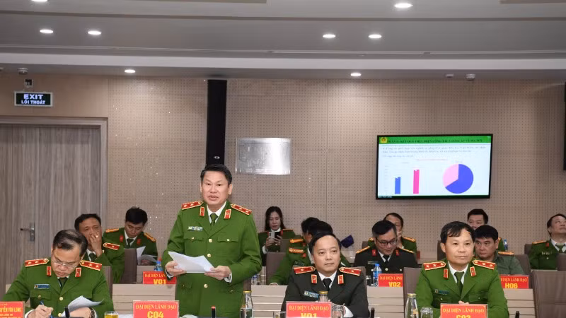 Trung tướng Nguyễn Văn Viện báo cáo tại Hội nghị. Trung tướng Nguyễn Văn Viện báo cáo tại Hội nghị.