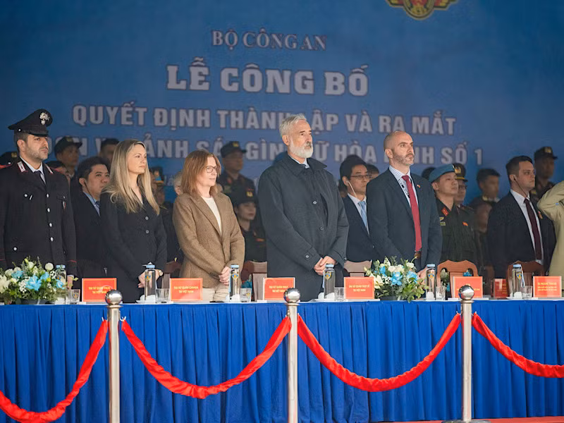 Đại biểu quốc tế dự lễ ra mắt. Đại biểu quốc tế dự lễ ra mắt.
