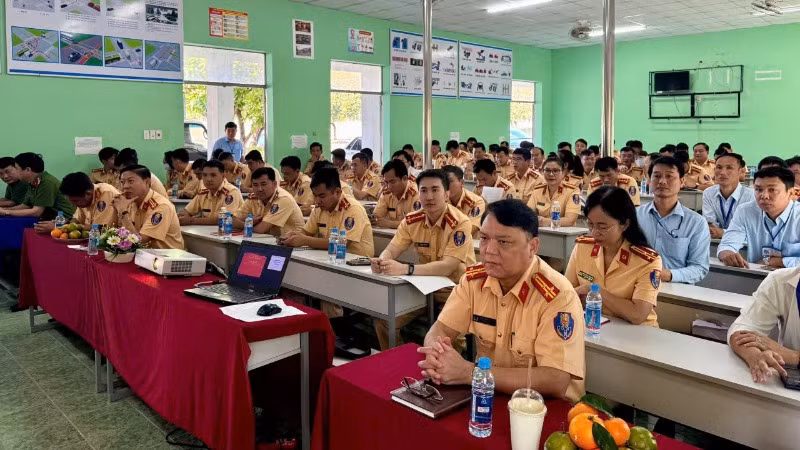 Cục Cảnh sát giao thông tổ chức tập huấn về công tác sát hạch, cấp đổi giấy phép lái xe Cục Cảnh sát giao thông tổ chức tập huấn về công tác sát hạch, cấp đổi giấy phép lái xe