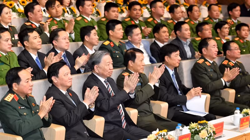 Các đại biểu tham dự chương trình.