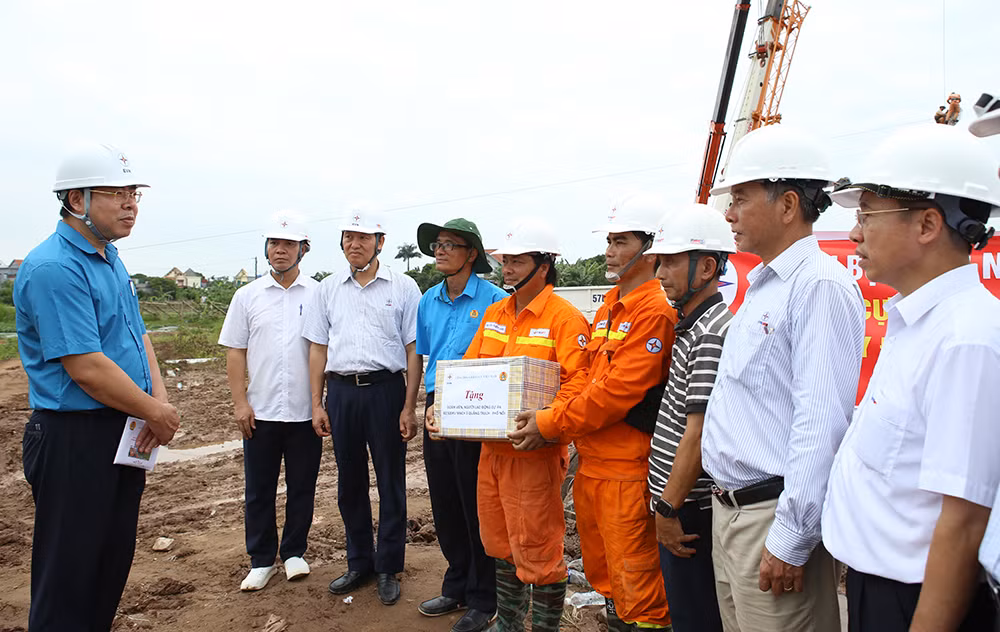 Bảo đảm tiến độ quyết tâm đóng điện công trình vào ngày 30/6/2024.