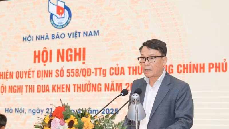 Phó Chủ tịch Thường trực Hội Nhà báo Việt Nam Nguyễn Đức Lợi báo cáo tại hội nghị. (Ảnh: MINH QUYẾT) Phó Chủ tịch Thường trực Hội Nhà báo Việt Nam Nguyễn Đức Lợi báo cáo tại hội nghị. (Ảnh: MINH QUYẾT)