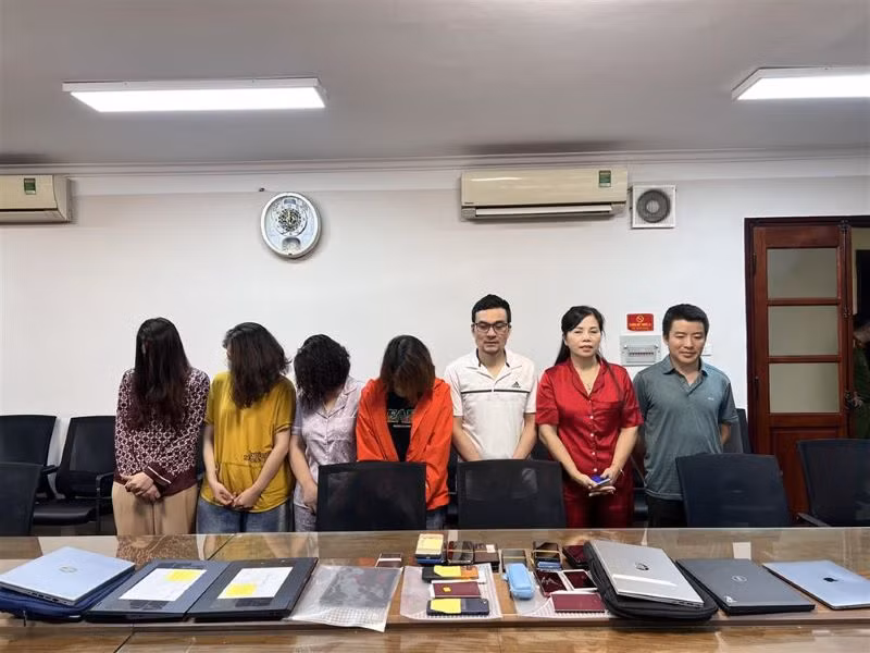 Các đối tượng liên quan và tang vật thu giữ. Các đối tượng liên quan và tang vật thu giữ.
