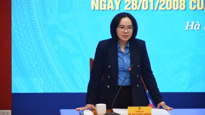 Trưởng Ban Tuyên giáo Tổng Liên đoàn Lao động Việt Nam Vũ Thị Giáng Hương báo cáo tổng kết cuộc thi. Trưởng Ban Tuyên giáo Tổng Liên đoàn Lao động Việt Nam Vũ Thị Giáng Hương báo cáo tổng kết cuộc thi.