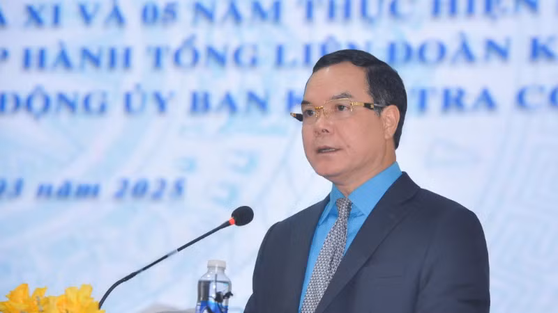 Đồng chí Nguyễn Đình Khang phát biểu khai mạc hội nghị.