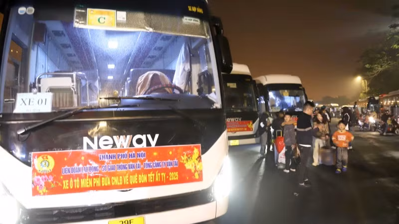 26 chuyến xe đưa công nhân, lao động và gia đình về quê tại các tỉnh phía bắc.