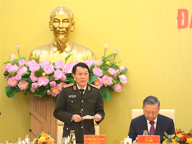 Bộ trưởng Lương Tam Quang chủ trì hội nghị. Bộ trưởng Lương Tam Quang chủ trì hội nghị.