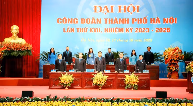 Đoàn Chủ tịch đại hội.