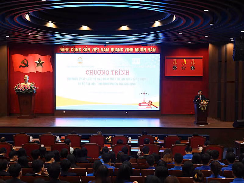 Chương trình Tìm hiểu pháp luật về An toàn giao thông từ “Mô hình phiên tòa giả định“.