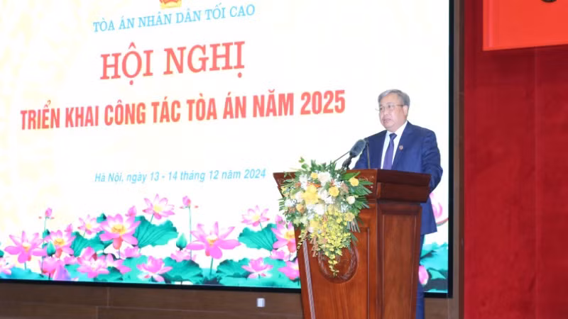 Phó Chánh án TANDTC Phạm Quốc Hưng trình bày báo cáo.