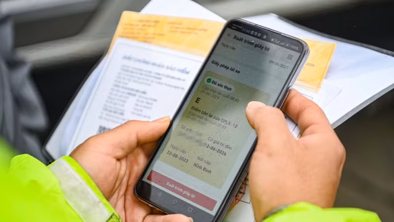 Dự kiến, người dân có thể thực hiện thủ tục yêu cầu cấp, đổi giấy phép lái xe qua dịch vụ công trực tuyến. Dự kiến, người dân có thể thực hiện thủ tục yêu cầu cấp, đổi giấy phép lái xe qua dịch vụ công trực tuyến.