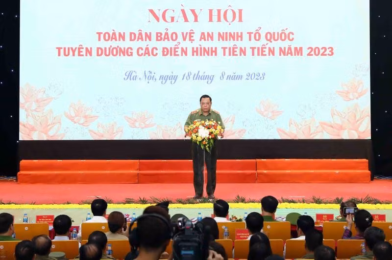 Giám đốc Công an thành phố Hà Nội, Trung tướng Nguyễn Hải Trung phát biểu khai mạc. Giám đốc Công an thành phố Hà Nội, Trung tướng Nguyễn Hải Trung phát biểu khai mạc.