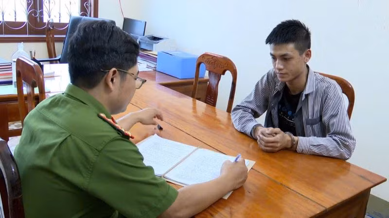 Đối tượng Lê Văn Tuyên tại cơ quan Công an.