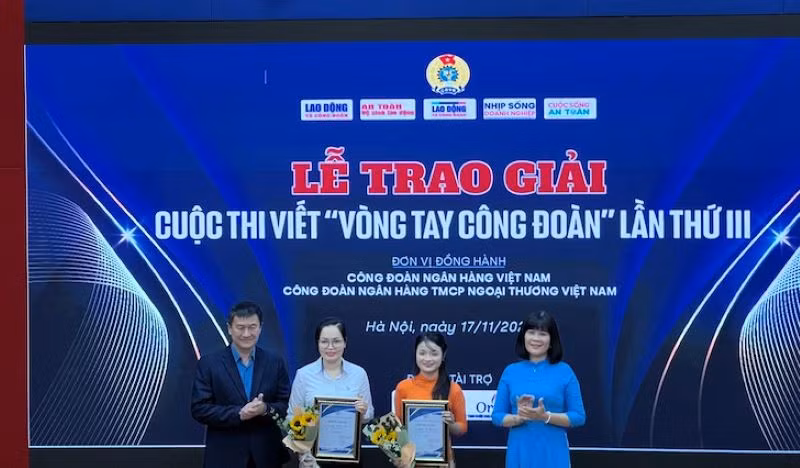 Trao giải Cuộc thi "Trong vòng tay Công đoàn". Trao giải Cuộc thi "Trong vòng tay Công đoàn".