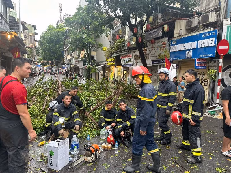 Thành phố Hà Nội, công tác cứu nạn, cứu hộ luôn sẵn sàng từ khi tâm bão chưa về.