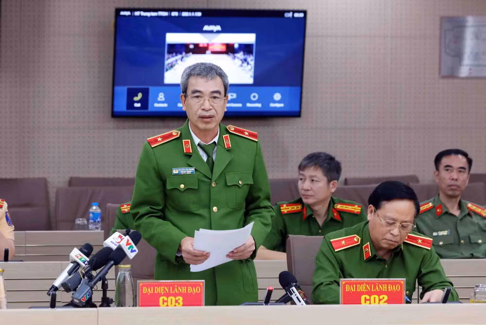 Thiếu tướng Nguyễn Văn Thành, Phó Cục trưởng Cục Cảnh sát điều tra tội phạm về tham nhũng, kinh tế, buôn lậu trả lời báo chí. Thiếu tướng Nguyễn Văn Thành, Phó Cục trưởng Cục Cảnh sát điều tra tội phạm về tham nhũng, kinh tế, buôn lậu trả lời báo chí.