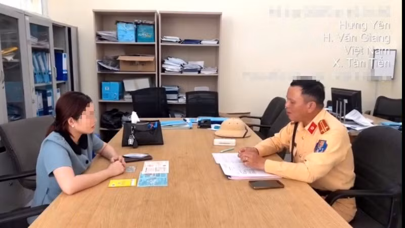 Chị N.T.H tại cơ quan chức năng.